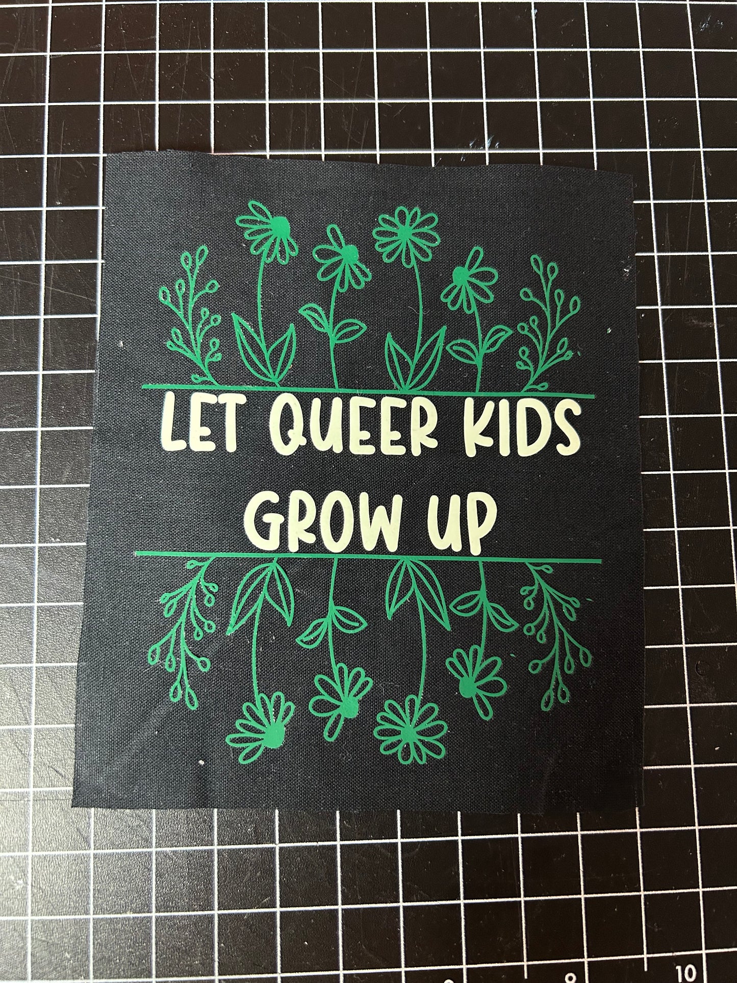 Let queer kids grow up patch