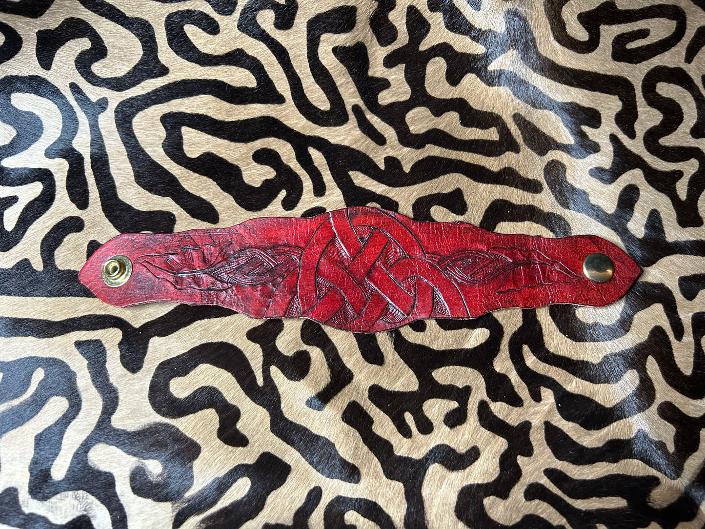 Celtic wonder egg cuff