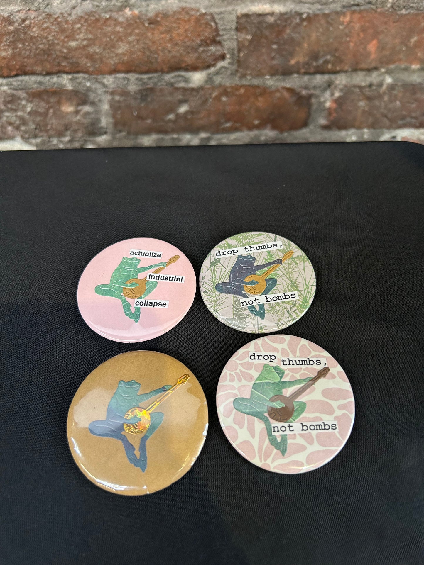 Banjo frog pins